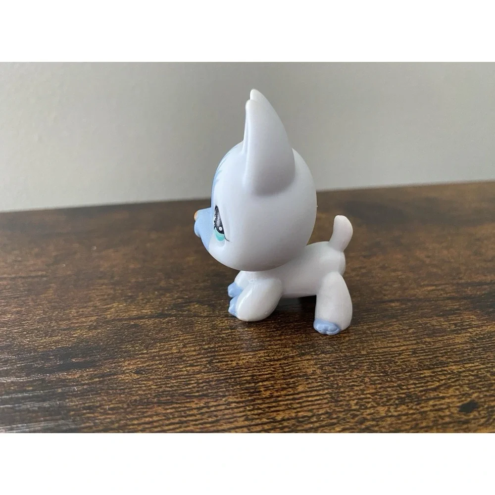 Littlest Pet Shop LPS #689 German Shepherd Dog Blue Snowflake Eye Ice 2007